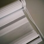 Dar Geçişli Zebra Perde - Beyaz Gri